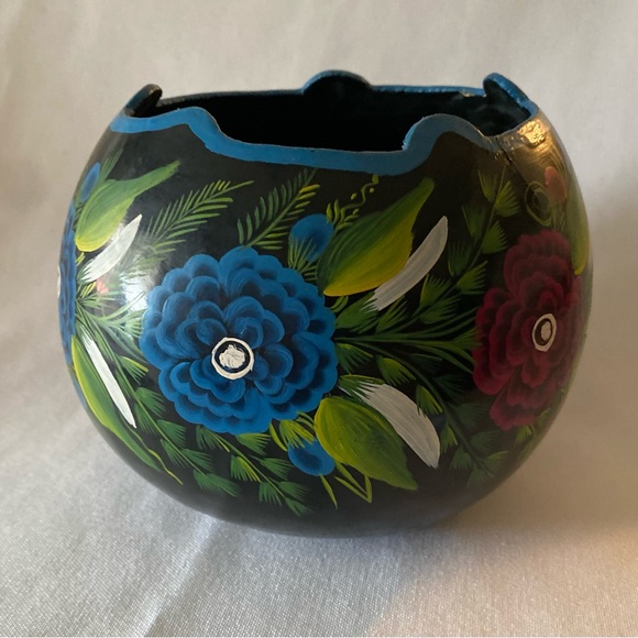 Gorgeous Vintage Folk Art Hand Painted Floral Gourd Trinket Box with Lid - Picture 6 of 16